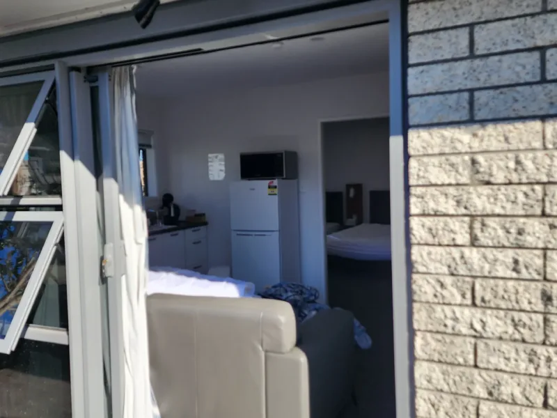 Entire flat next to park, close to Uni, & CBD