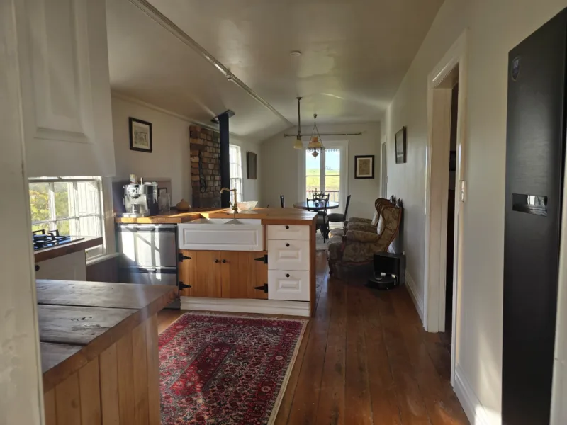 Lindum Grange: Historic Kauri Homestead with Kaipara Views