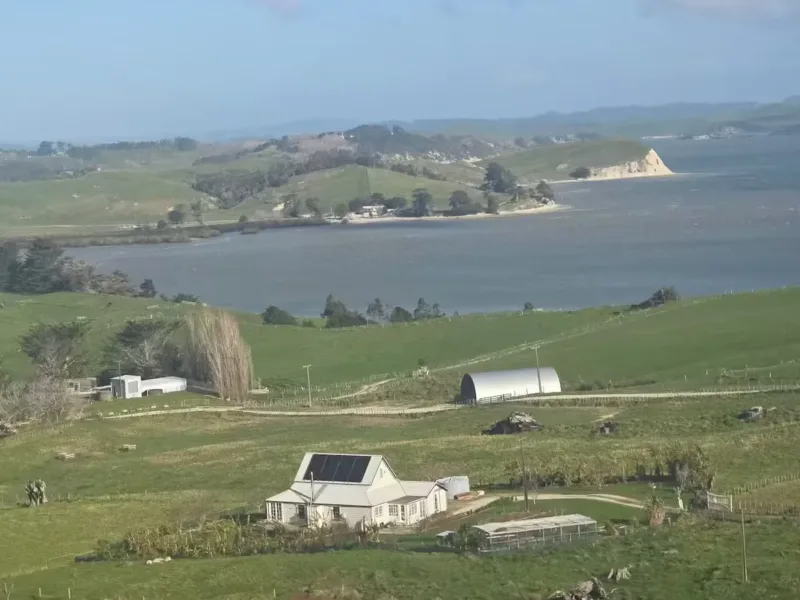 Lindum Grange: Historic Kauri Homestead with Kaipara Views