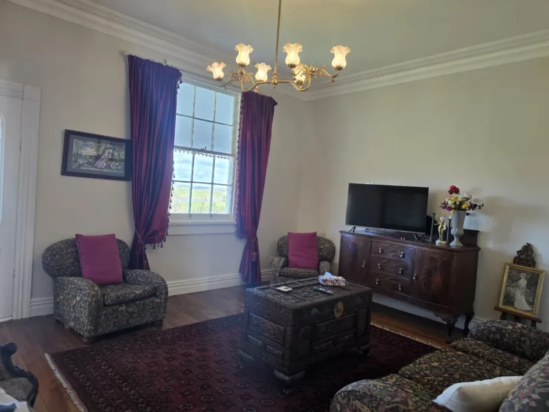 Lindum Grange: Historic Kauri Homestead with Kaipara Views