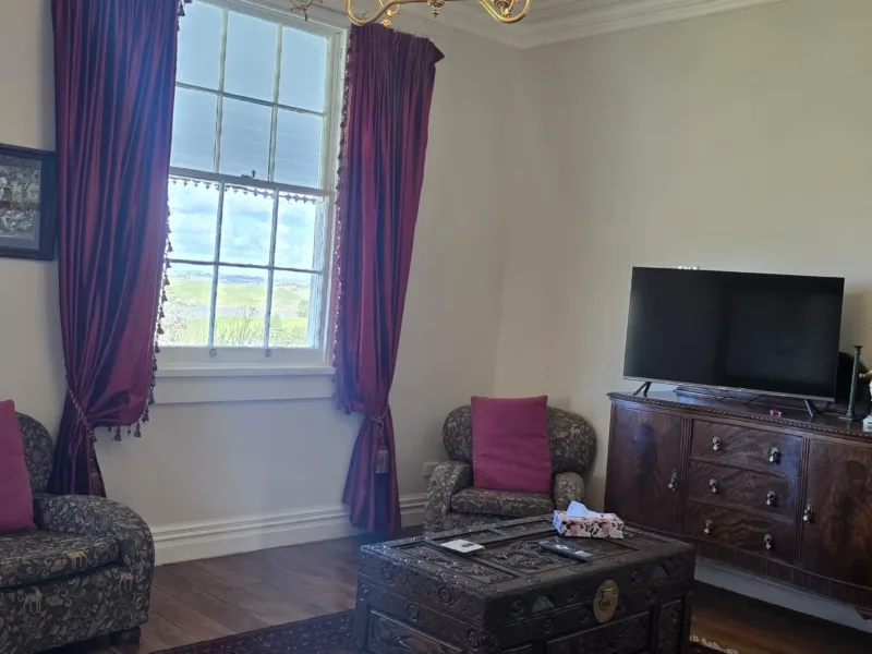 Lindum Grange: Historic Kauri Homestead with Kaipara Views
