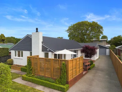 Spacious, Christchurch Family Home with Garden & Deck - Free Parking - Near Airport