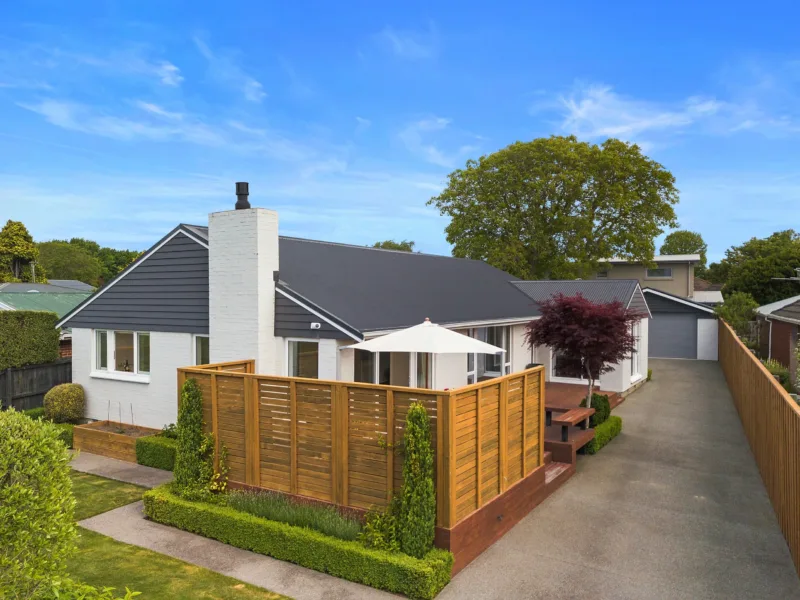 Spacious, Christchurch Family Home with Garden & Deck - Free Parking - Near Airport