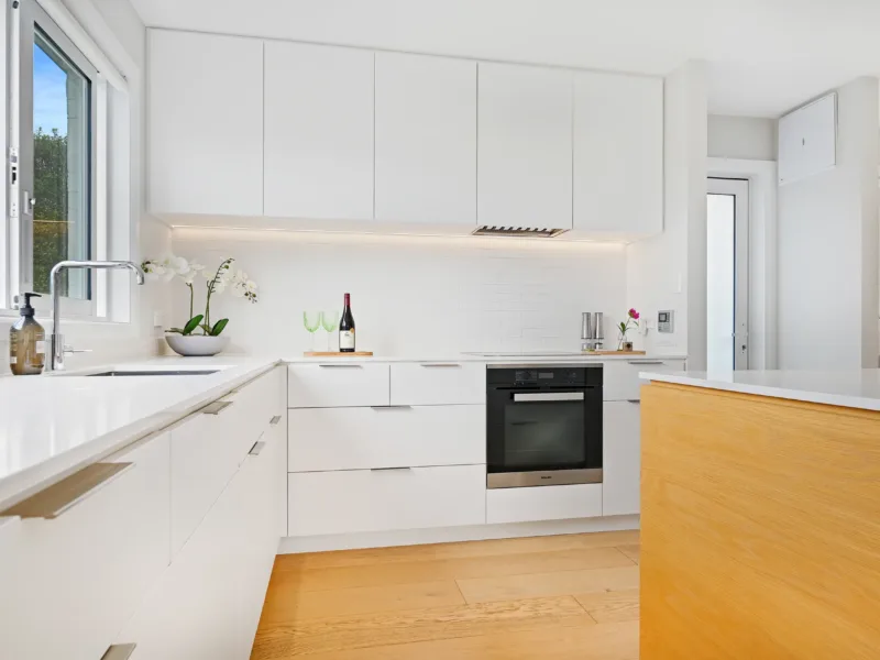 Spacious, Christchurch Family Home with Garden & Deck - Free Parking - Near Airport