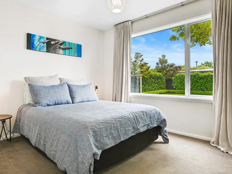 Spacious, Christchurch Family Home with Garden & Deck - Free Parking - Near Airport
