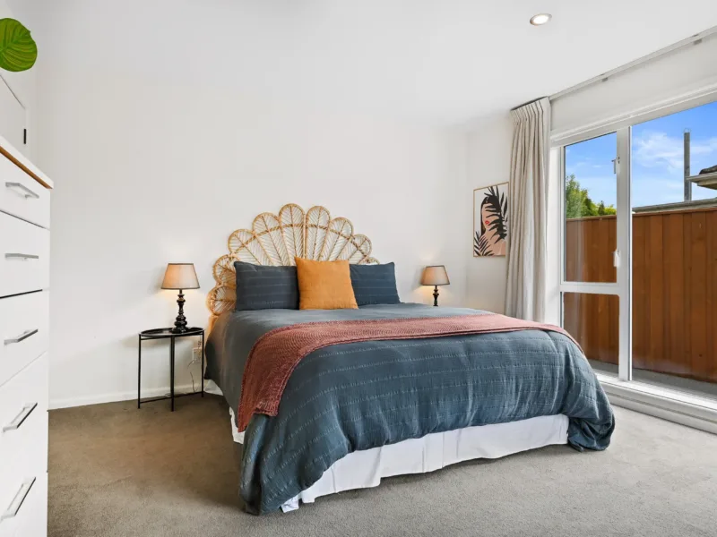 Spacious, Christchurch Family Home with Garden & Deck - Free Parking - Near Airport
