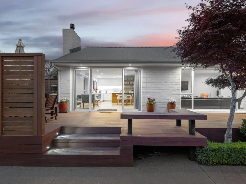 Spacious, Christchurch Family Home with Garden & Deck - Free Parking - Near Airport