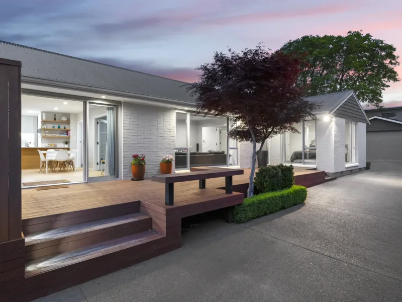 Spacious, Christchurch Family Home with Garden & Deck - Free Parking - Near Airport