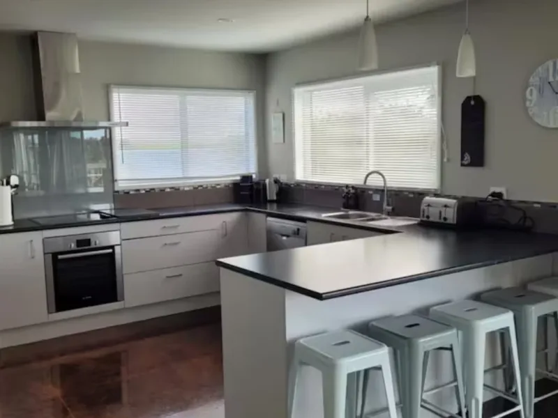 CBay Holiday Home - Spectacular 180˚ Views!