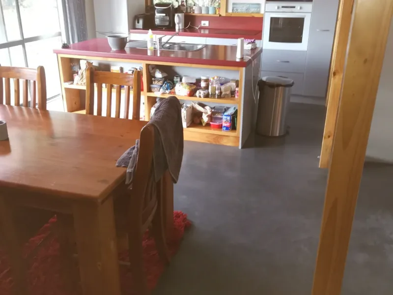 3 bedroom pet-friendly rural-feel close to town.