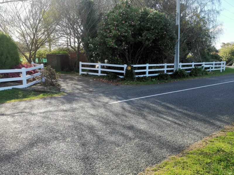 3 bedroom pet-friendly rural-feel close to town.