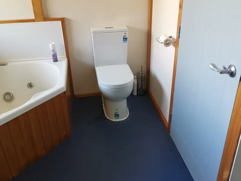 3 bedroom pet-friendly rural-feel close to town.