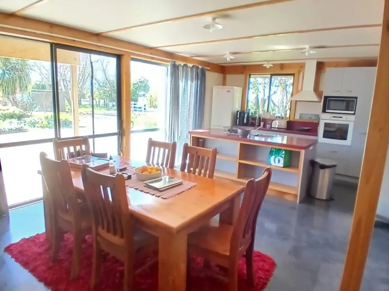 3 bedroom pet-friendly rural-feel close to town.