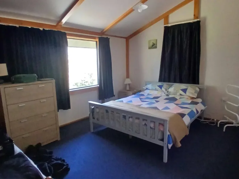 3 bedroom pet-friendly rural-feel close to town.