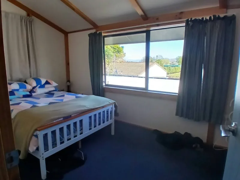 3 bedroom pet-friendly rural-feel close to town.