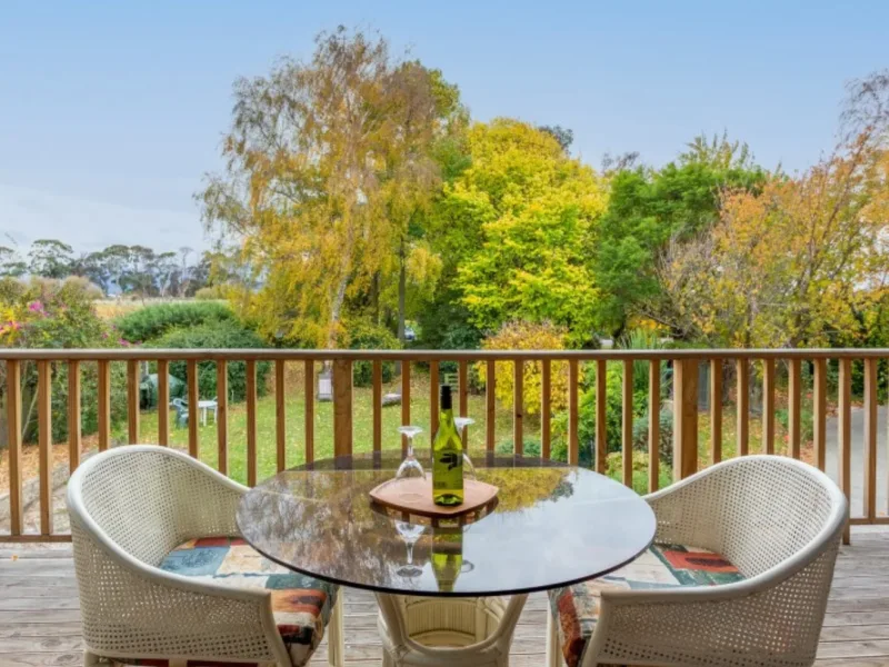3 bedroom pet-friendly rural-feel close to town.