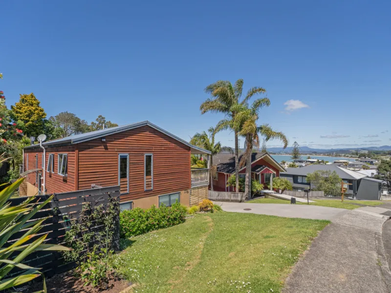 Whitianga Coastal Escape (5 bdrm)