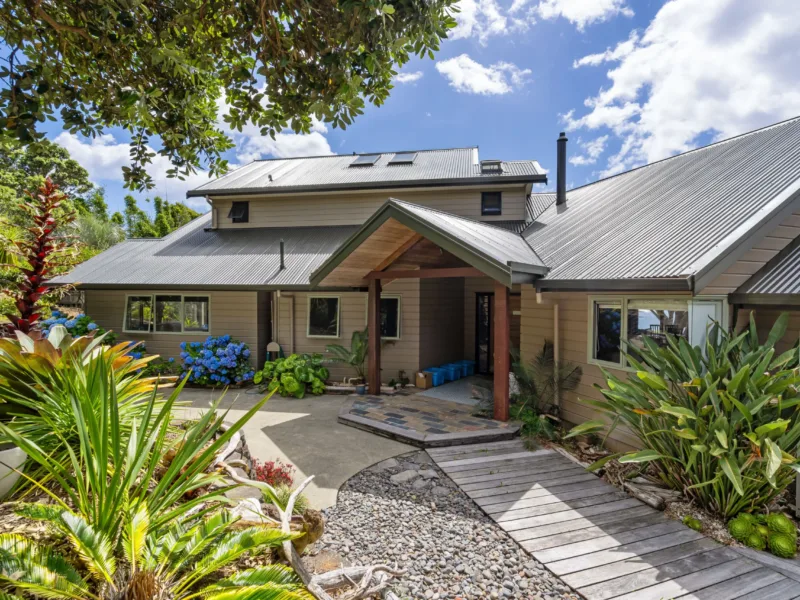 Dolphin Vista - a Relaxed Tutukaka Coastal Haven with Sweeping Ocean Views