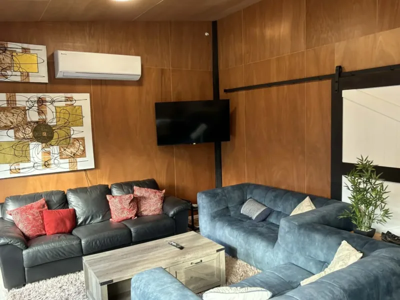 Waitarere peaceful 2 bedroom rustic bach with Spa Pool