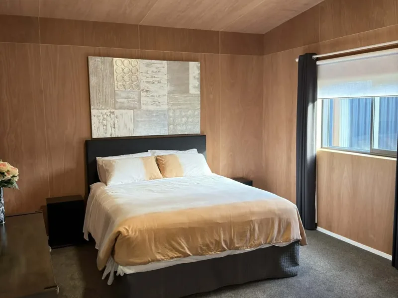 Waitarere peaceful 2 bedroom rustic bach with Spa Pool