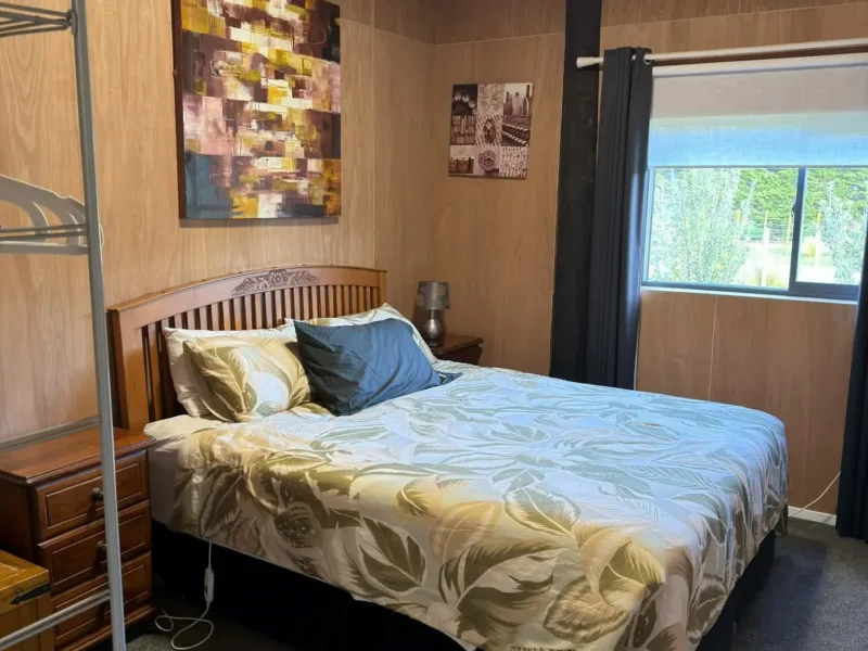 Waitarere peaceful 2 bedroom rustic bach with Spa Pool