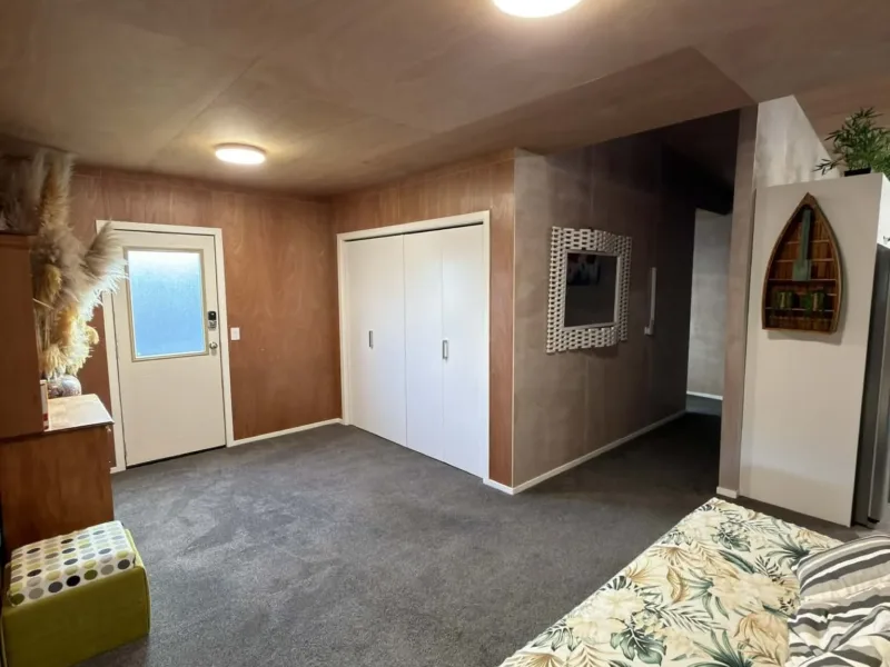Waitarere peaceful 2 bedroom rustic bach with Spa Pool