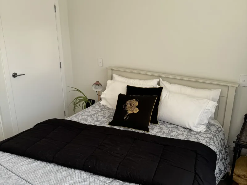 Studio Stay - Steps to Paraparaumu Beach