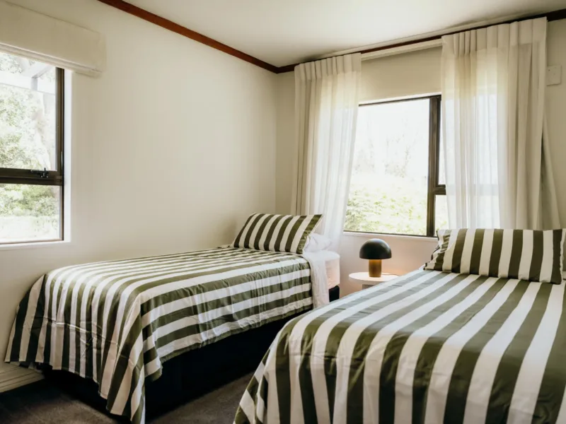 Sentry Gardens | Large Saltwater Pool and Gardens | 5 minutes to Airport