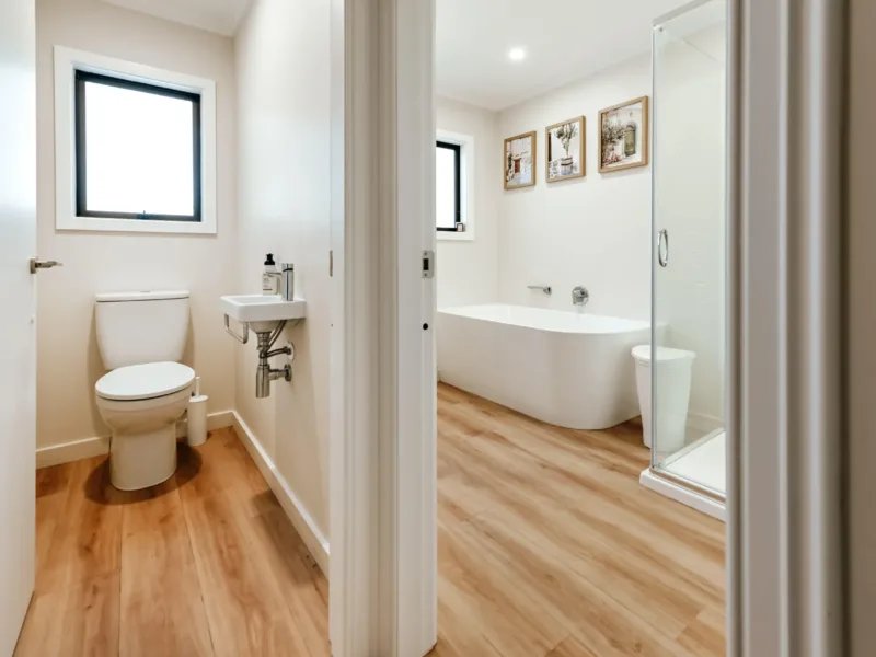 Sentry Gardens | Large Saltwater Pool and Gardens | 5 minutes to Airport