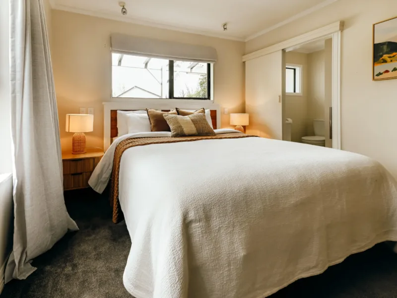 Sentry Gardens | Large Saltwater Pool and Gardens | 5 minutes to Airport