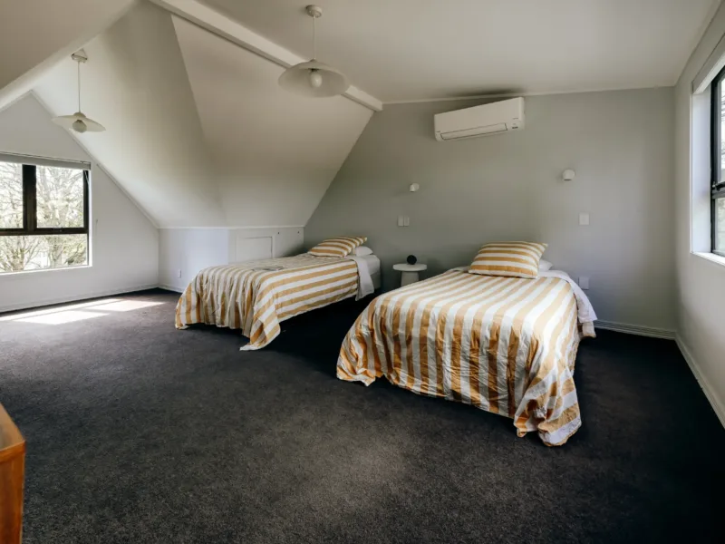 Sentry Gardens | Large Saltwater Pool and Gardens | 5 minutes to Airport