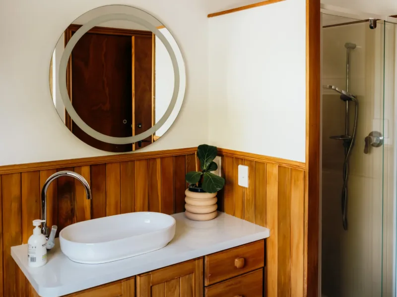 Sentry Gardens | Large Saltwater Pool and Gardens | 5 minutes to Airport