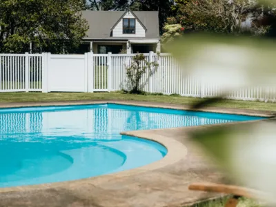 Sentry Gardens | Large Saltwater Pool and Gardens | 5 minutes to Airport