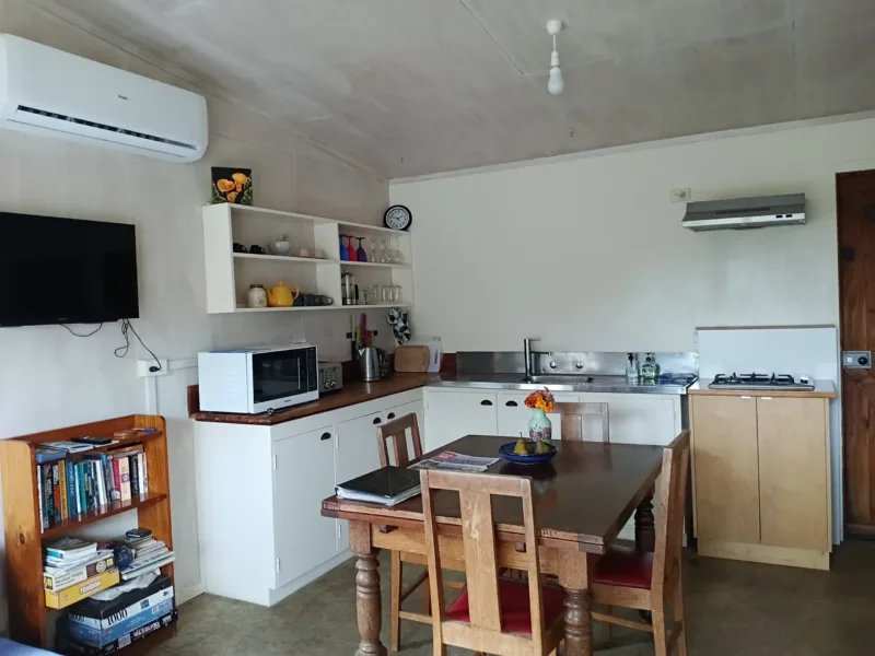 Private Country Cottage near Raglan with Scenic Countryside Views